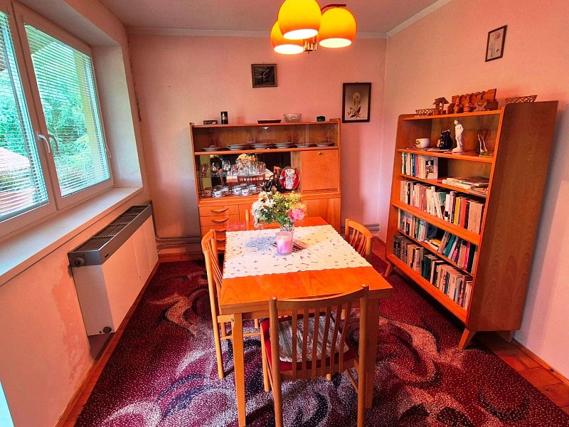 RODINNÝ DOM S 2 BYTMI, POZEMOK 1032m2; PODOLÍNEC