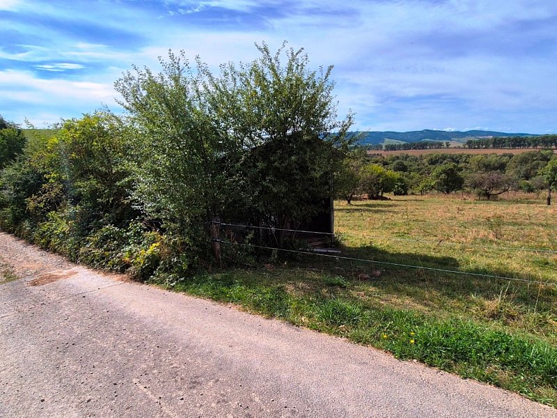 STAVEBNÝ POZEMOK 1629m2, JARABINA