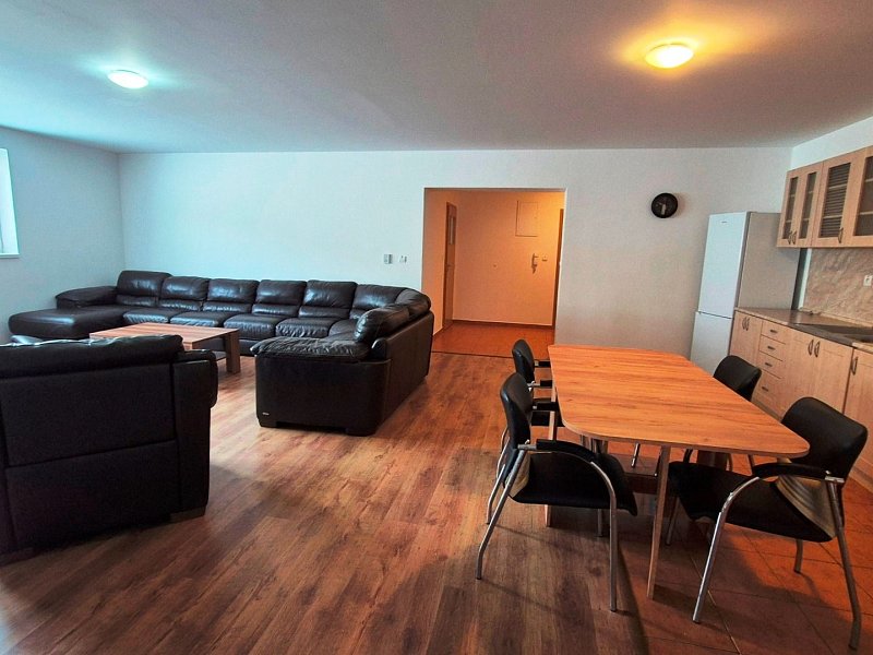 NA PRENÁJOM PRIESTRANNÝ 3 IZBOVÝ BYT, 121m2, ul. LEVOČSKÁ