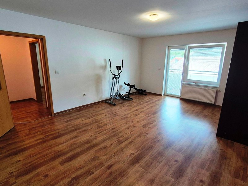 NA PRENÁJOM PRIESTRANNÝ 3 IZBOVÝ BYT, 121m2, ul. LEVOČSKÁ