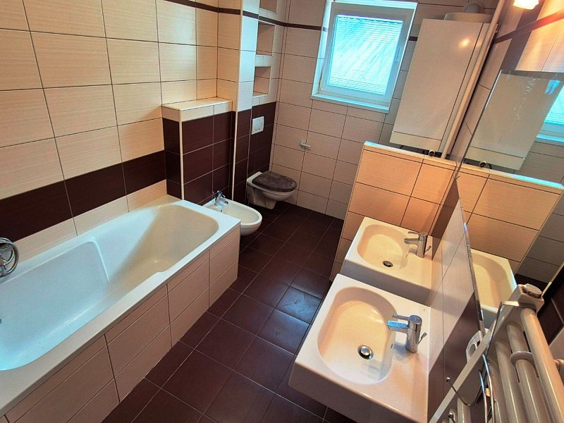 NA PRENÁJOM PRIESTRANNÝ 3 IZBOVÝ BYT, 121m2, ul. LEVOČSKÁ