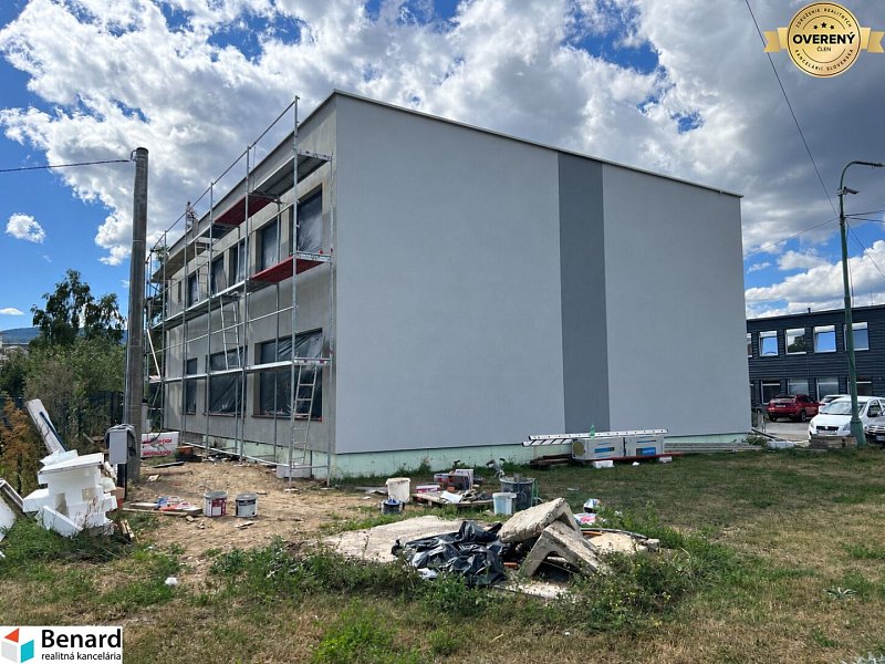 Nová 2-podlažná administratívno-obchodná budova – Lipany