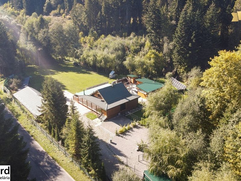 Celoročná chata so saunou a vlastnou elektrárňou, 3 500 m²