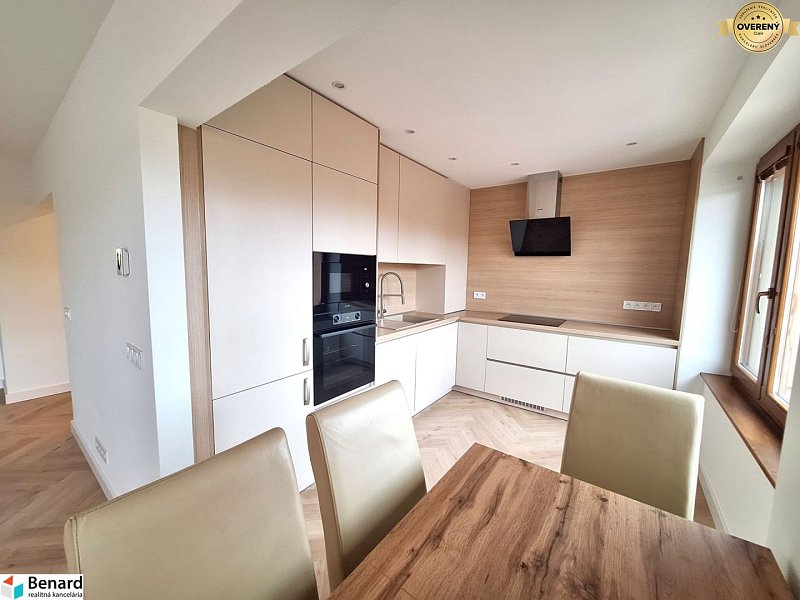 PRENÁJOM NOVOREKONŠTRUOVANÝ 2 IZBOVÝ BYT, BALKÓN, PREŠOV, UL. PAVL.NÁM