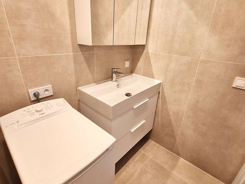PRENÁJOM NOVOREKONŠTRUOVANÝ 2 IZBOVÝ BYT, BALKÓN, PREŠOV, UL. PAVL.NÁM